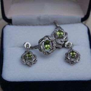 Peridot 925 Silver Jewelry Ring Size 8 Earrings Necklace Set